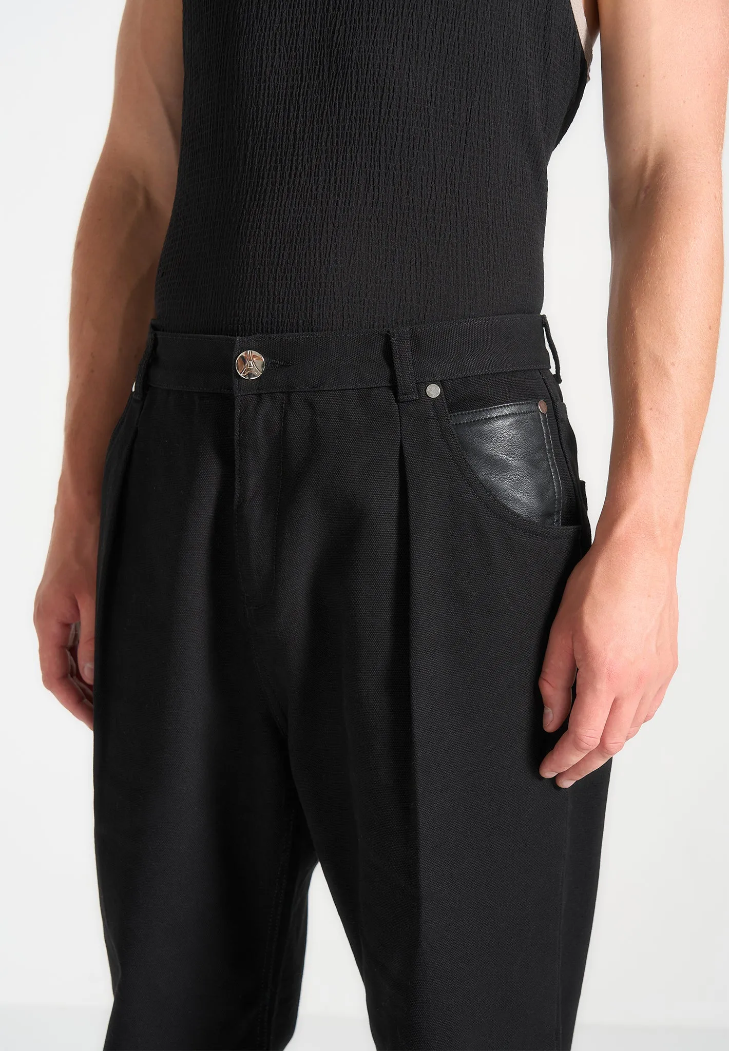 Relaxed Fit Pleated Gabardine Jeans - Black